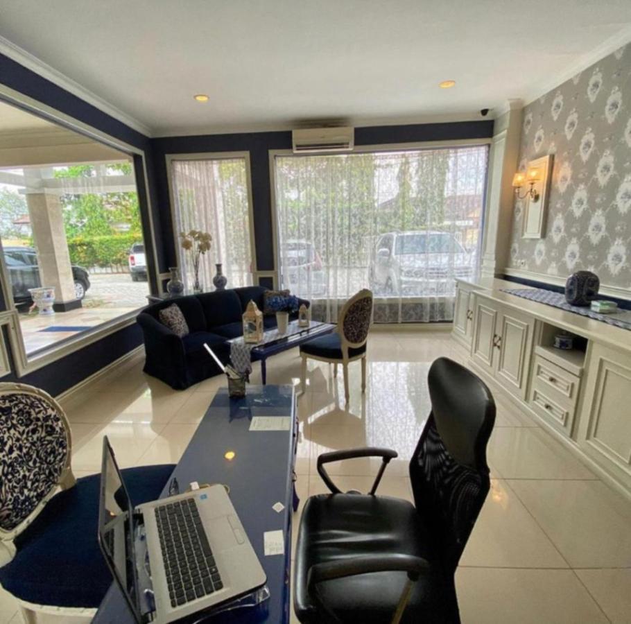 Hotel Roemah Moesi Medan Zewnętrze zdjęcie